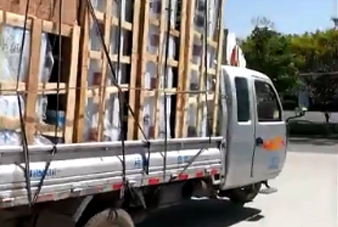 廚寶商貿車(chē)隊給河(hé)津客戶送貨現(xiàn)場(chǎng)